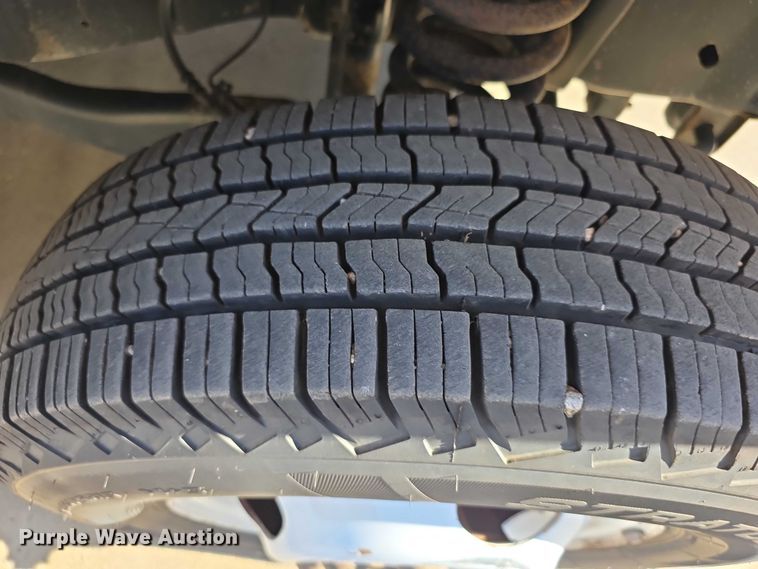 image for item FI0680 2014 Ford E450 Super Duty shuttle bus