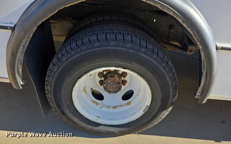 image for item FI0680 2014 Ford E450 Super Duty shuttle bus