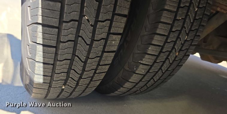 image for item FI0680 2014 Ford E450 Super Duty shuttle bus