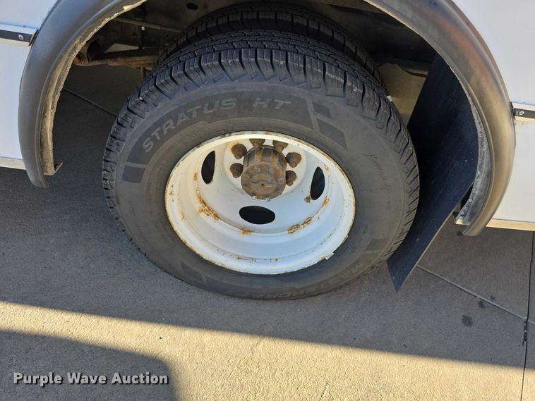 image for item FI0680 2014 Ford E450 Super Duty shuttle bus