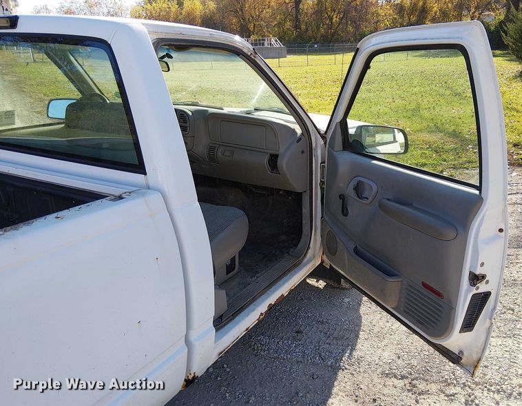 image for item FK0537 1998 Chevrolet K1500 pickup truck