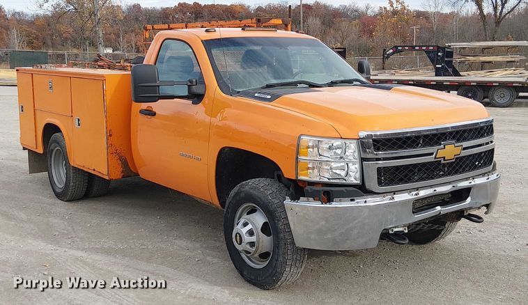image for item FK0553 2013 Chevrolet Silverado 3500HD utility bed pickup truck