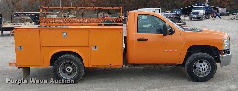 image for item FK0553 2013 Chevrolet Silverado 3500HD utility bed pickup truck