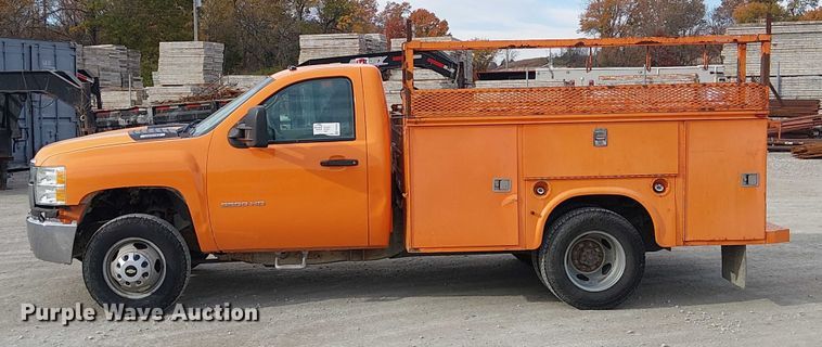 image for item FK0553 2013 Chevrolet Silverado 3500HD utility bed pickup truck