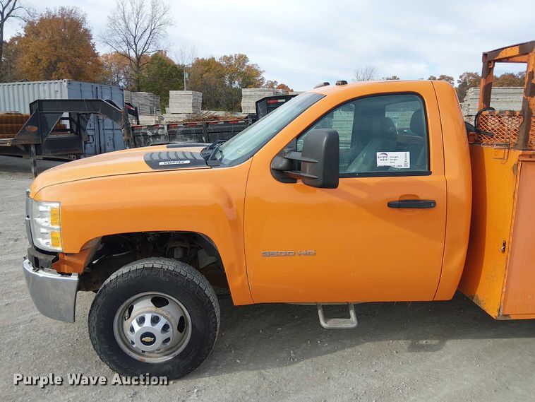 image for item FK0553 2013 Chevrolet Silverado 3500HD utility bed pickup truck