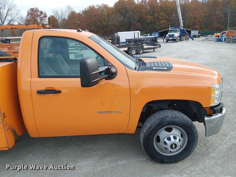 image for item FK0553 2013 Chevrolet Silverado 3500HD utility bed pickup truck