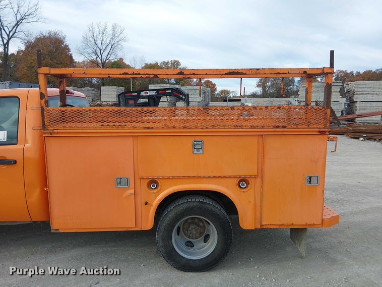 image for item FK0553 2013 Chevrolet Silverado 3500HD utility bed pickup truck