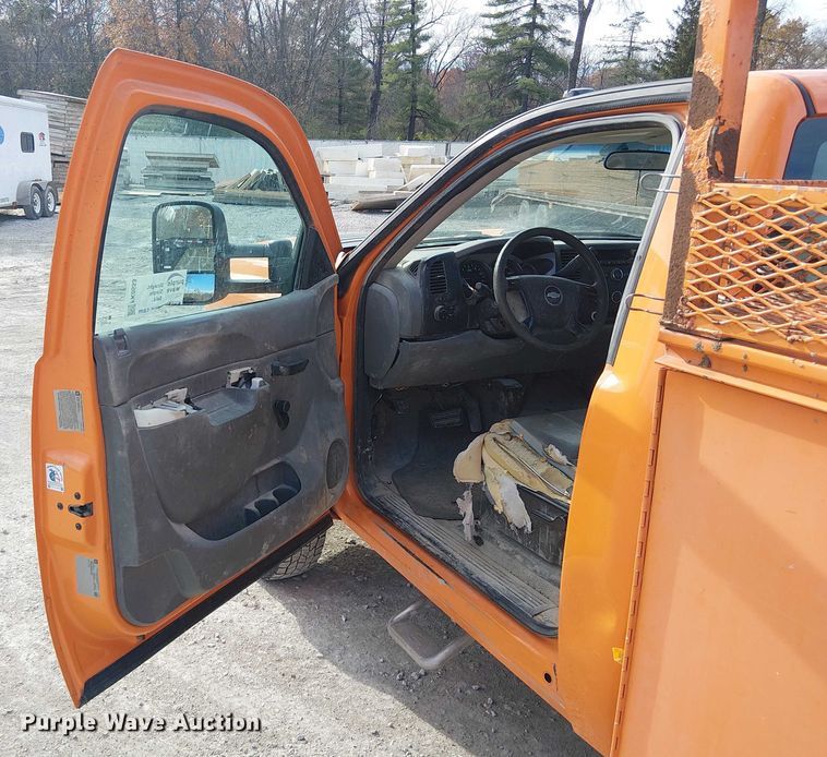 image for item FK0553 2013 Chevrolet Silverado 3500HD utility bed pickup truck