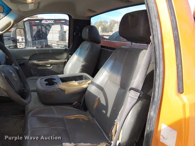 image for item FK0553 2013 Chevrolet Silverado 3500HD utility bed pickup truck