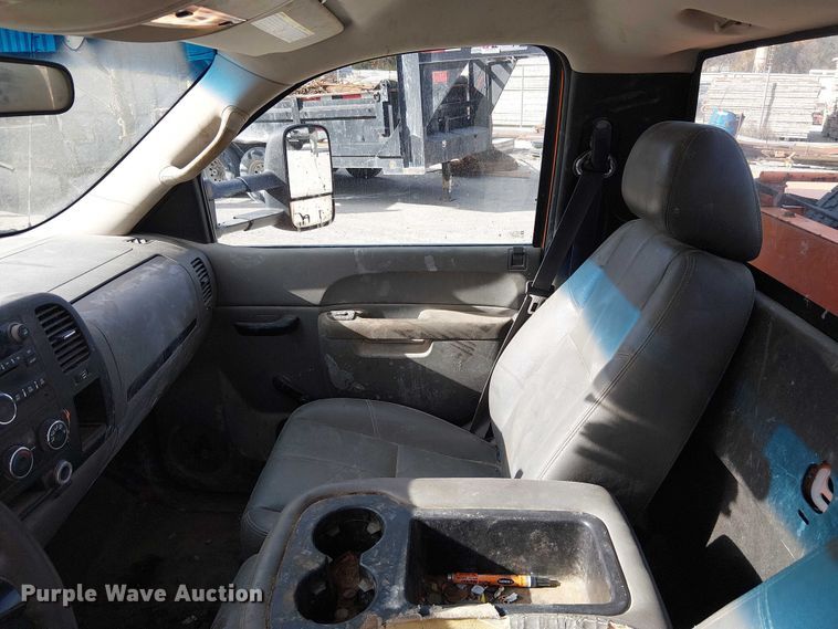 image for item FK0553 2013 Chevrolet Silverado 3500HD utility bed pickup truck