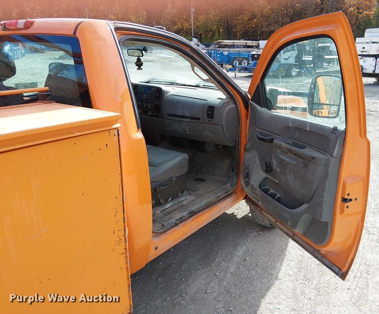 image for item FK0553 2013 Chevrolet Silverado 3500HD utility bed pickup truck