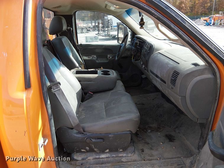 image for item FK0553 2013 Chevrolet Silverado 3500HD utility bed pickup truck