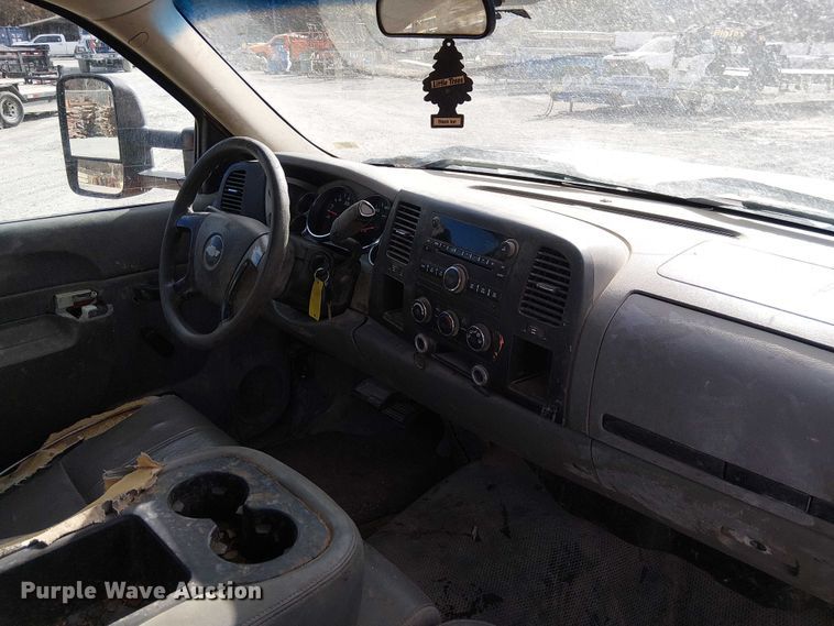 image for item FK0553 2013 Chevrolet Silverado 3500HD utility bed pickup truck