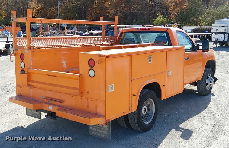 image for item FK0554 2011 GMC  Sierra 3500HD utility bed pickup truck