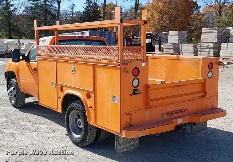 image for item FK0554 2011 GMC  Sierra 3500HD utility bed pickup truck