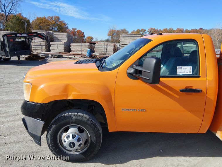 image for item FK0554 2011 GMC  Sierra 3500HD utility bed pickup truck