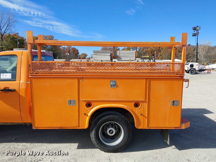 image for item FK0554 2011 GMC  Sierra 3500HD utility bed pickup truck