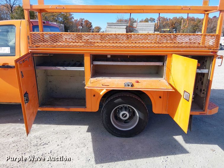 image for item FK0554 2011 GMC  Sierra 3500HD utility bed pickup truck