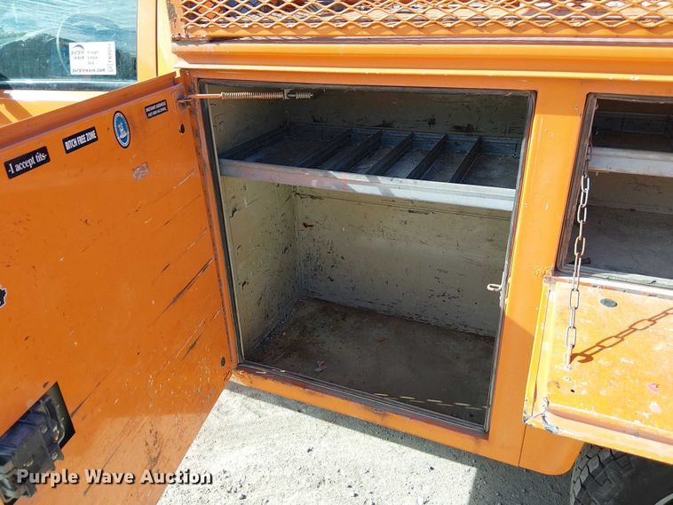 image for item FK0554 2011 GMC  Sierra 3500HD utility bed pickup truck