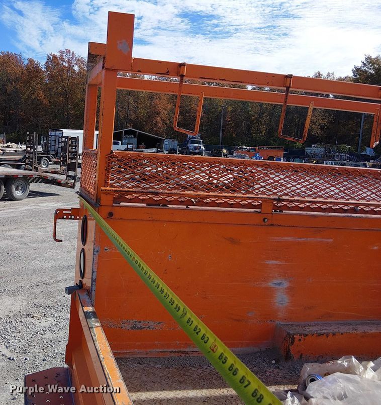 image for item FK0554 2011 GMC  Sierra 3500HD utility bed pickup truck