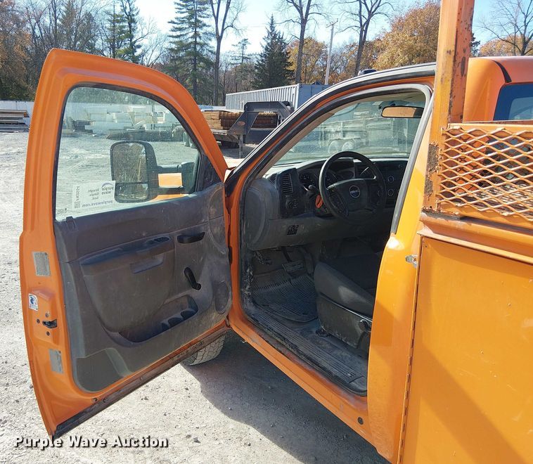 image for item FK0554 2011 GMC  Sierra 3500HD utility bed pickup truck