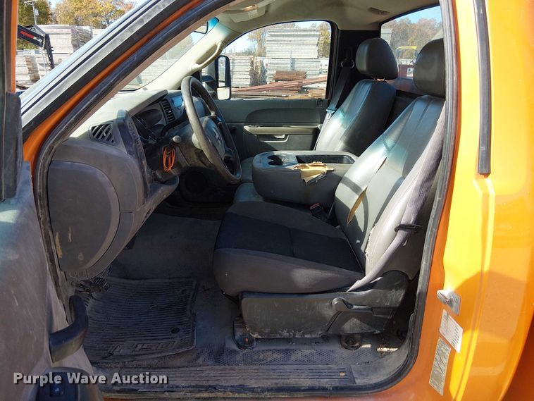 image for item FK0554 2011 GMC  Sierra 3500HD utility bed pickup truck