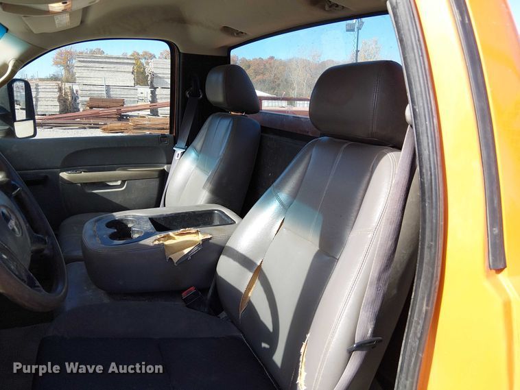 image for item FK0554 2011 GMC  Sierra 3500HD utility bed pickup truck