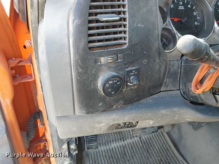 image for item FK0554 2011 GMC  Sierra 3500HD utility bed pickup truck