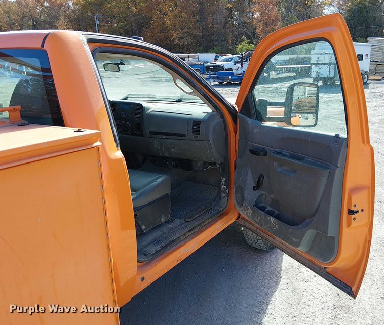 image for item FK0554 2011 GMC  Sierra 3500HD utility bed pickup truck