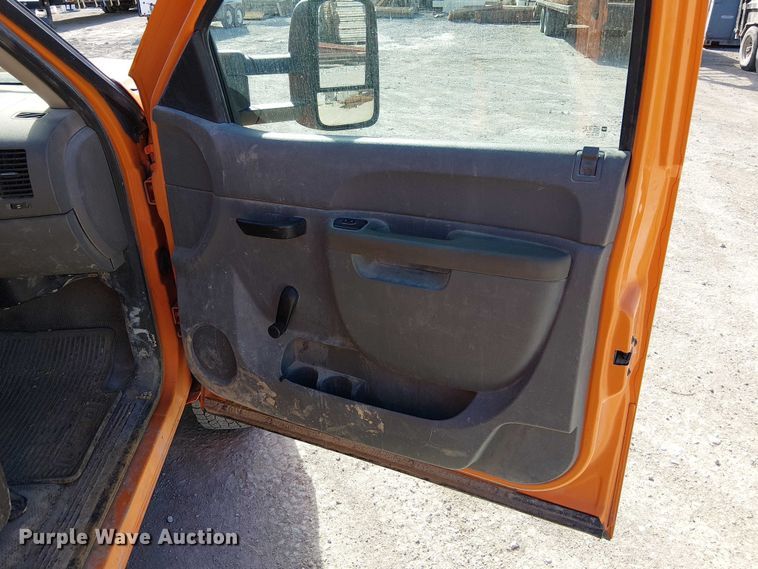 image for item FK0554 2011 GMC  Sierra 3500HD utility bed pickup truck