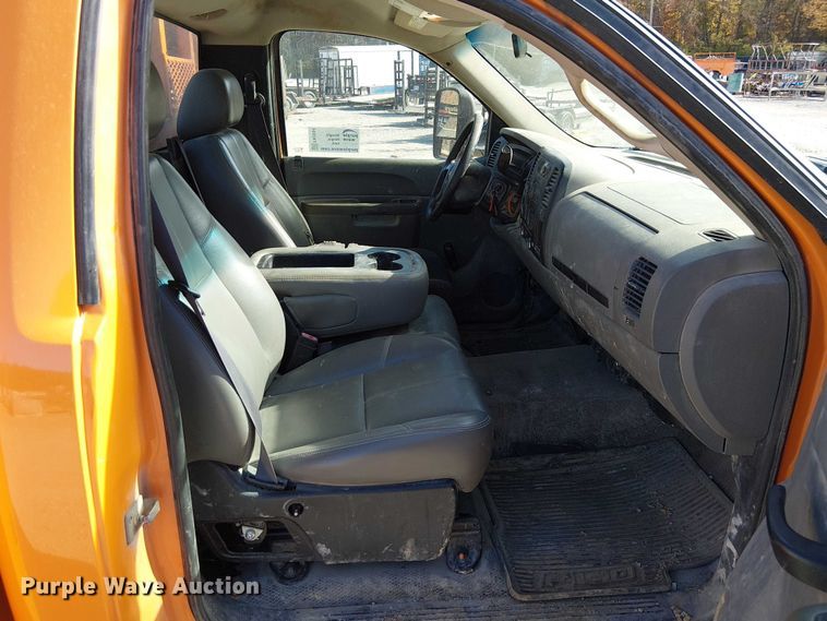 image for item FK0554 2011 GMC  Sierra 3500HD utility bed pickup truck