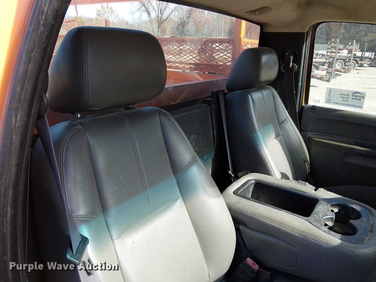 image for item FK0554 2011 GMC  Sierra 3500HD utility bed pickup truck