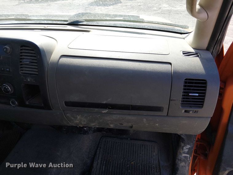 image for item FK0554 2011 GMC  Sierra 3500HD utility bed pickup truck