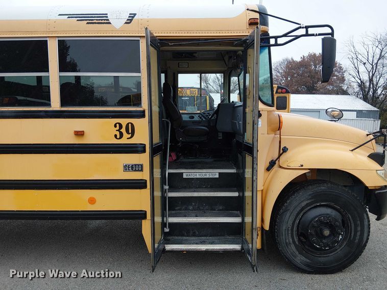 image for item FK0690 2007 IC PB105 school bus