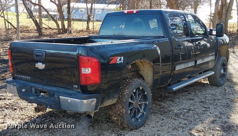 image for item FK0703 2009 Chevrolet Silverado 2500HD Crew Cab pickup truck