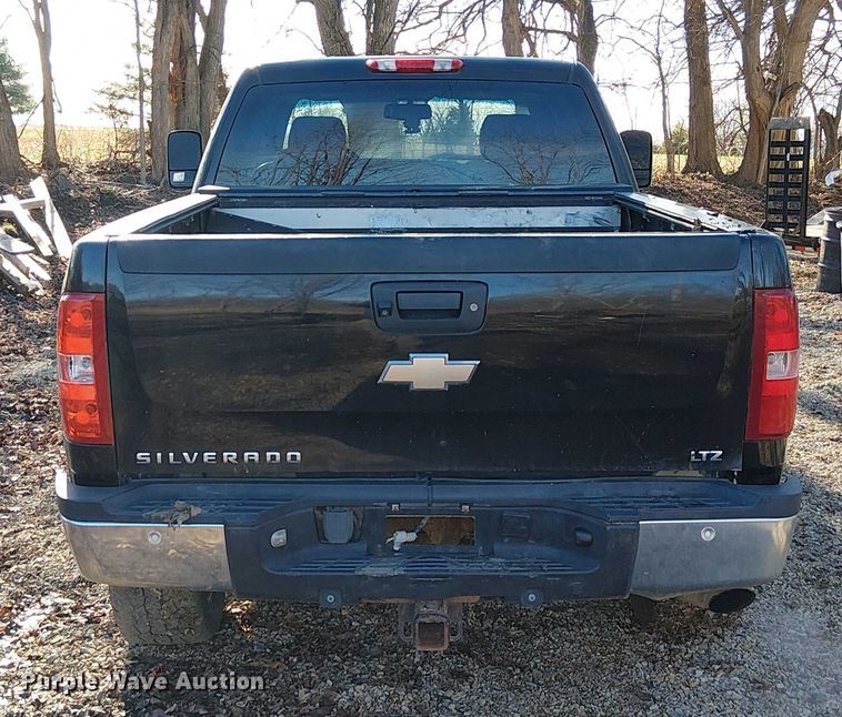 image for item FK0703 2009 Chevrolet Silverado 2500HD Crew Cab pickup truck