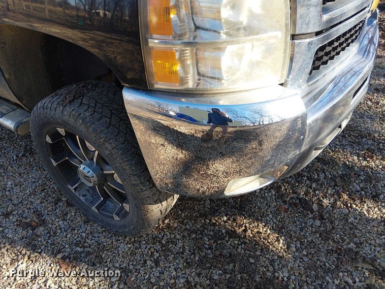 image for item FK0703 2009 Chevrolet Silverado 2500HD Crew Cab pickup truck