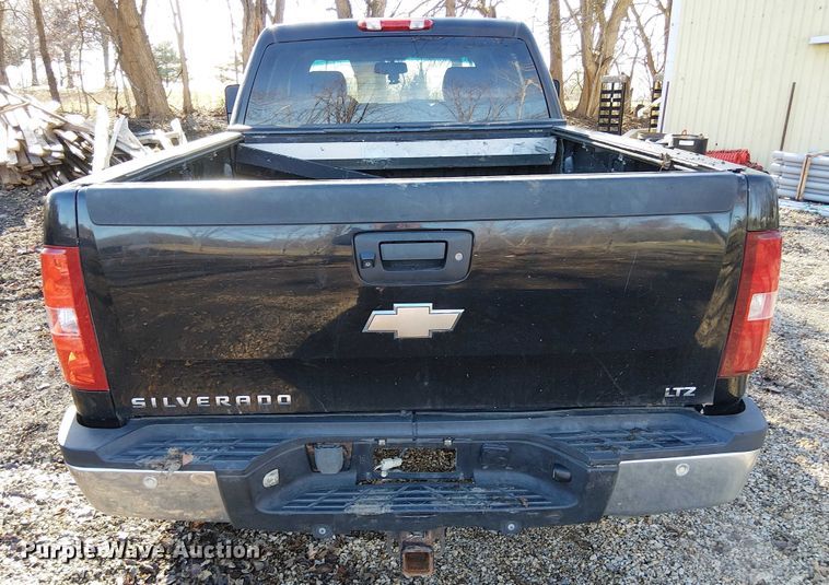 image for item FK0703 2009 Chevrolet Silverado 2500HD Crew Cab pickup truck