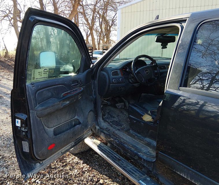 image for item FK0703 2009 Chevrolet Silverado 2500HD Crew Cab pickup truck