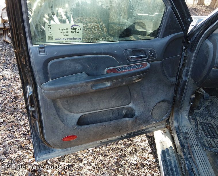 image for item FK0703 2009 Chevrolet Silverado 2500HD Crew Cab pickup truck