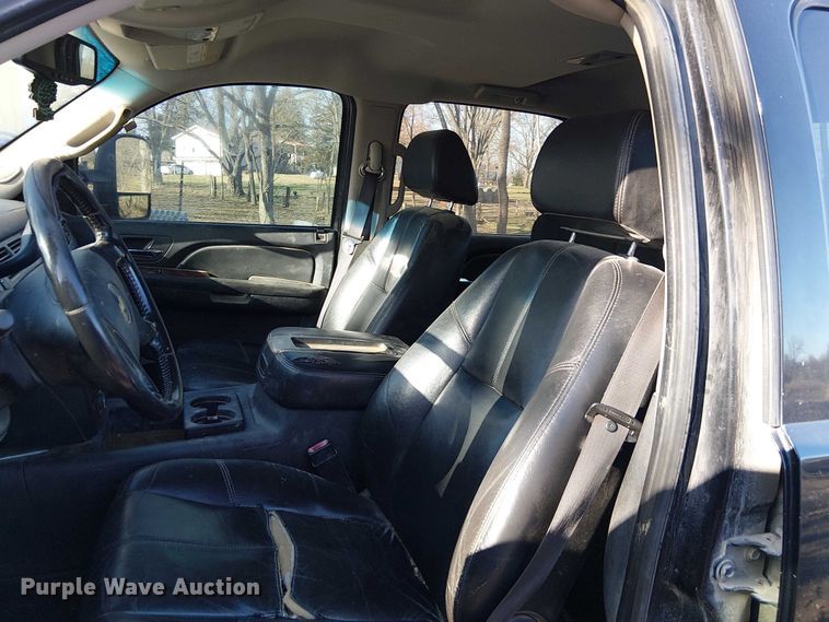 image for item FK0703 2009 Chevrolet Silverado 2500HD Crew Cab pickup truck