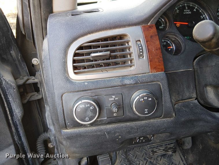 image for item FK0703 2009 Chevrolet Silverado 2500HD Crew Cab pickup truck