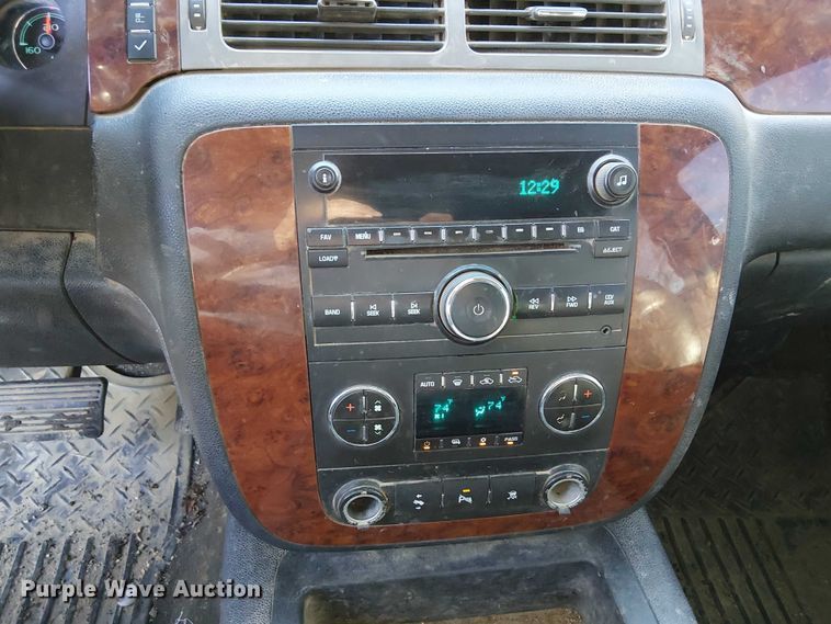 image for item FK0703 2009 Chevrolet Silverado 2500HD Crew Cab pickup truck