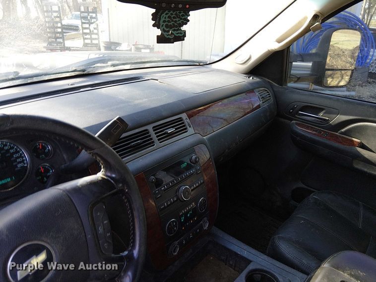 image for item FK0703 2009 Chevrolet Silverado 2500HD Crew Cab pickup truck