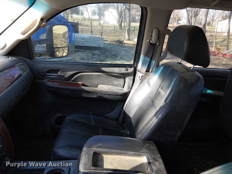 image for item FK0703 2009 Chevrolet Silverado 2500HD Crew Cab pickup truck