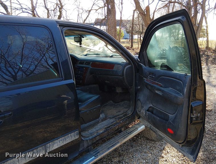 image for item FK0703 2009 Chevrolet Silverado 2500HD Crew Cab pickup truck