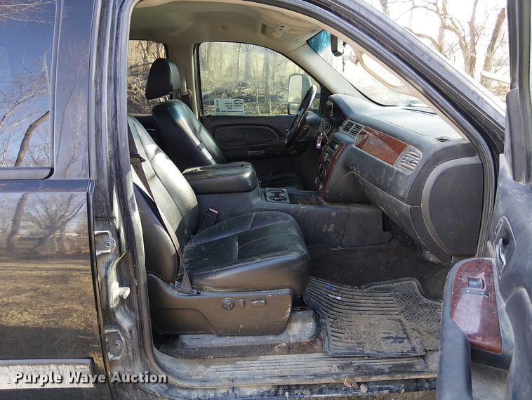 image for item FK0703 2009 Chevrolet Silverado 2500HD Crew Cab pickup truck