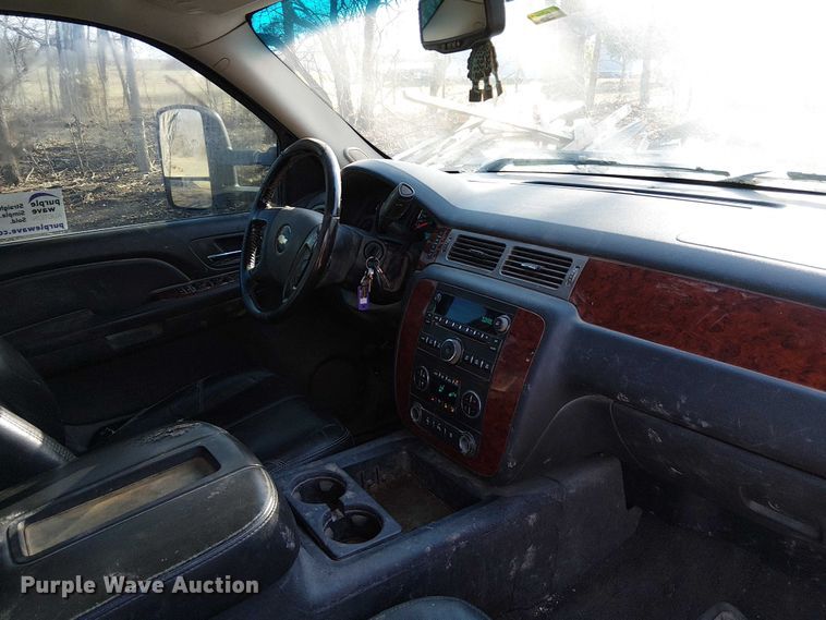 image for item FK0703 2009 Chevrolet Silverado 2500HD Crew Cab pickup truck