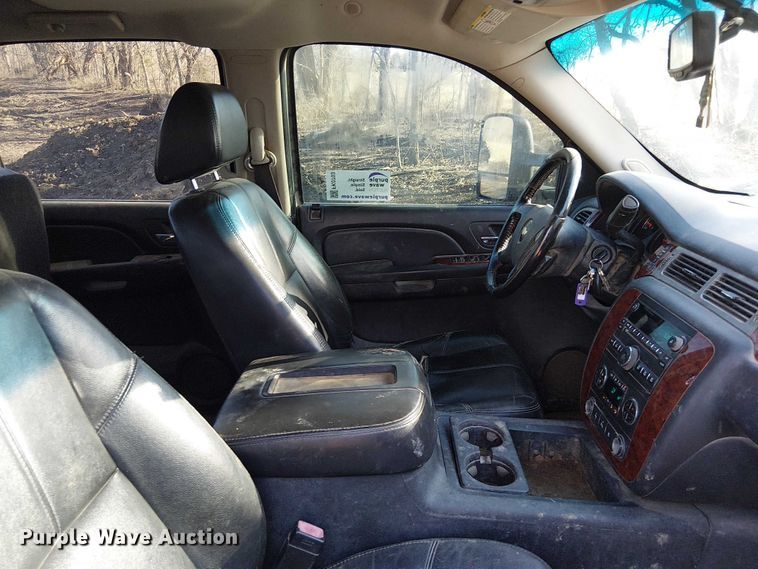 image for item FK0703 2009 Chevrolet Silverado 2500HD Crew Cab pickup truck