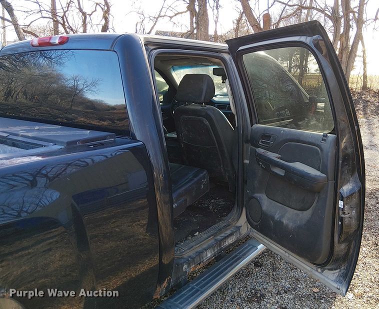 image for item FK0703 2009 Chevrolet Silverado 2500HD Crew Cab pickup truck
